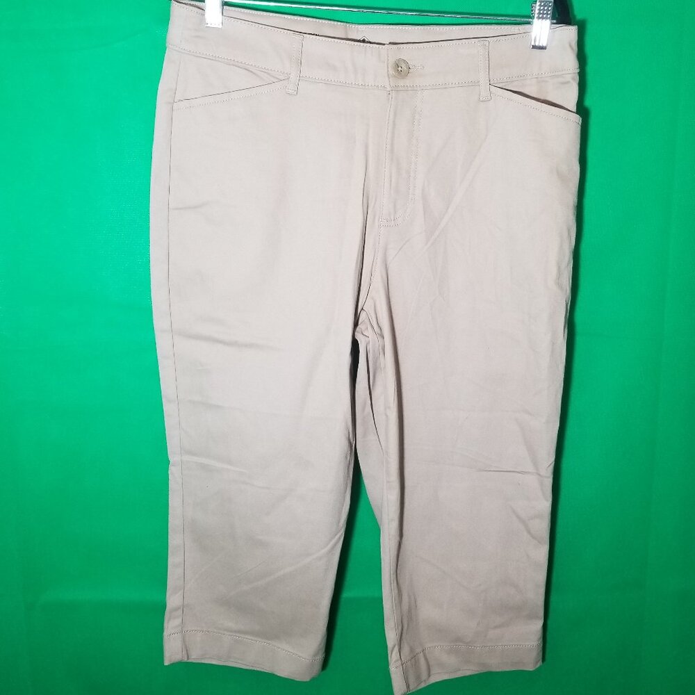 St. Johns Bay Womens Capri Pants Tan Size 10 Tan Summer Beachy NWOT